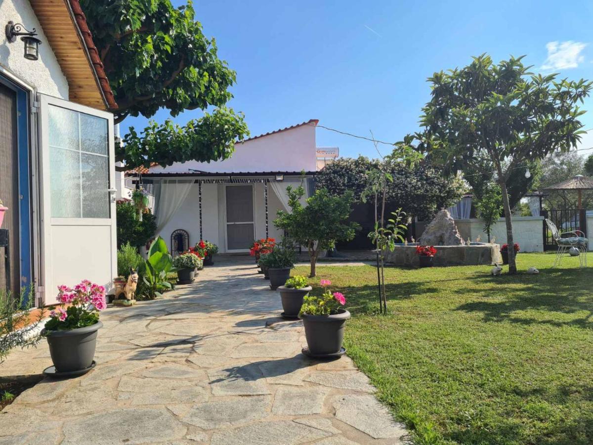 Mom'S Seaside Home Karianí Exterior photo