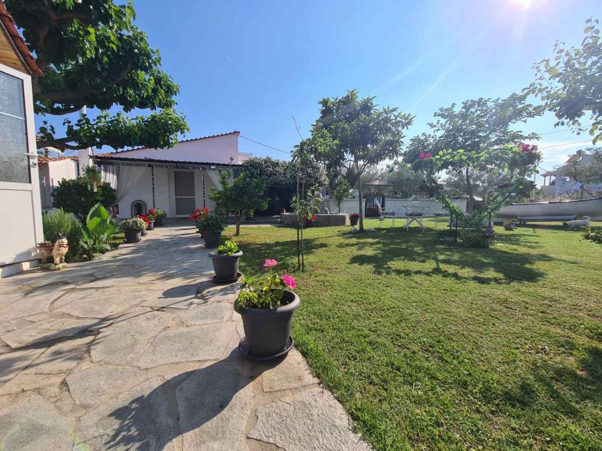 Mom'S Seaside Home Karianí Exterior photo